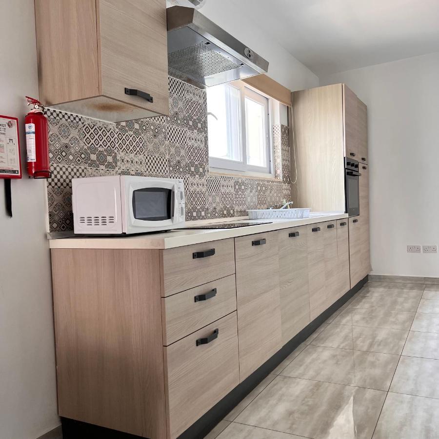 F4 Room 2, Private Room Two Single Beds Shared Bathroom Msida Eksteriør billede