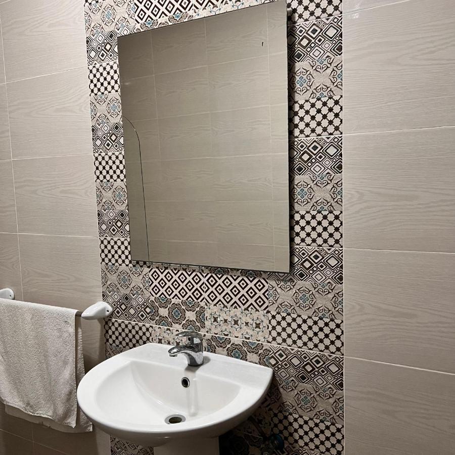 F4 Room 2, Private Room Two Single Beds Shared Bathroom Msida Eksteriør billede