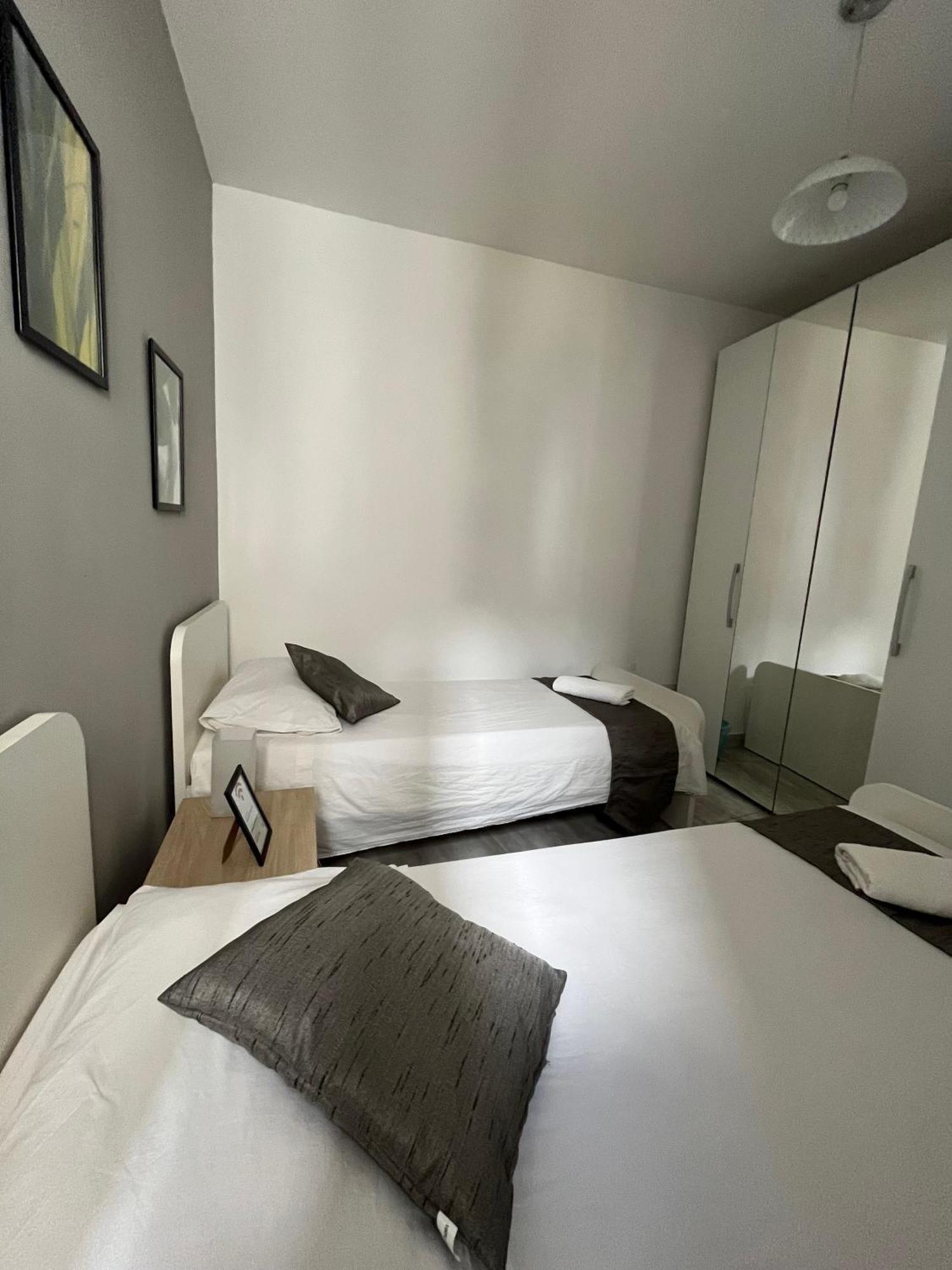 F4 Room 2, Private Room Two Single Beds Shared Bathroom Msida Eksteriør billede