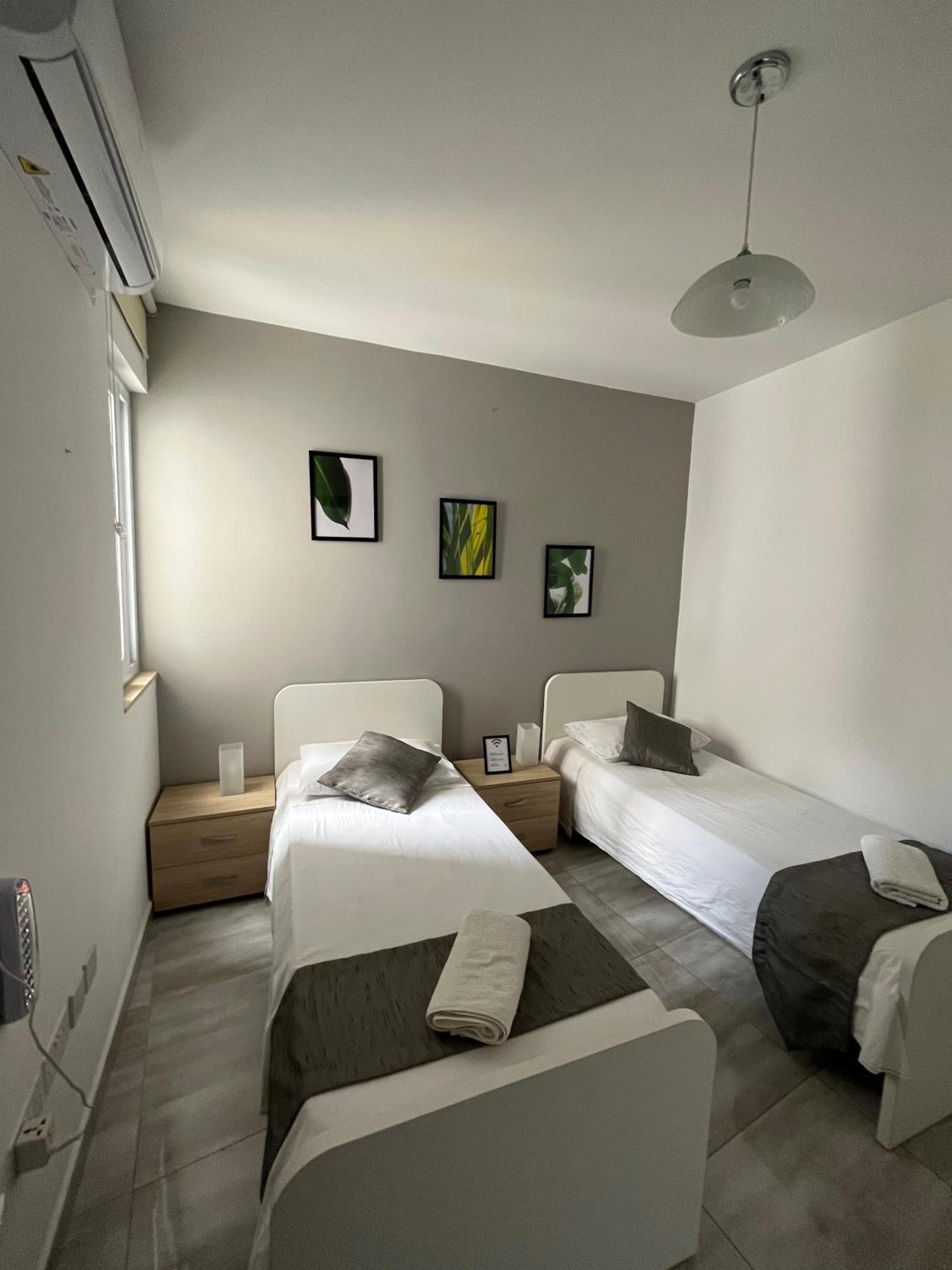 F4 Room 2, Private Room Two Single Beds Shared Bathroom Msida Eksteriør billede